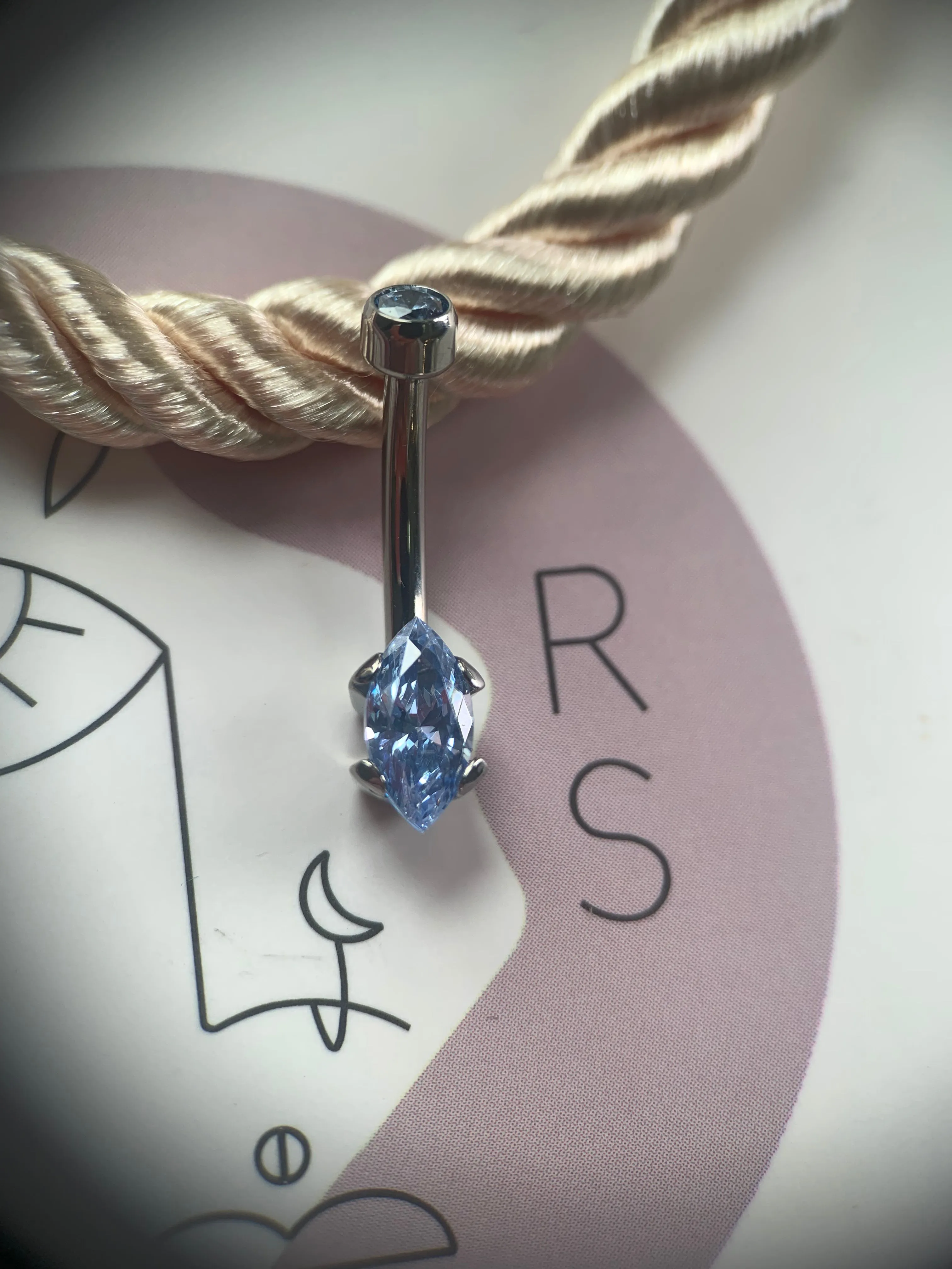 Anatometal  Marquise Cut Navel Curve ( Titanium )