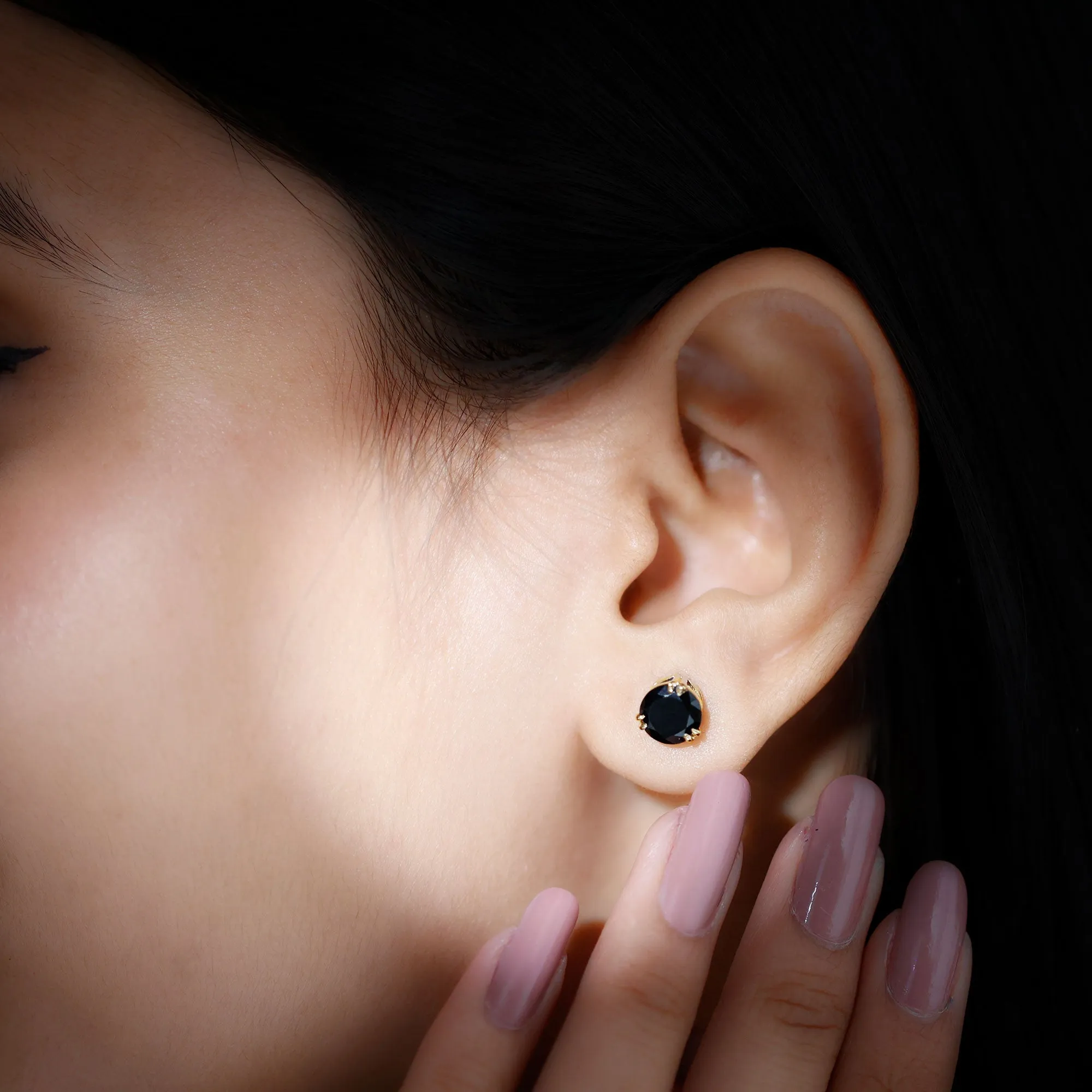 Black Onyx Solitaire Stud Earring in Claw Setting