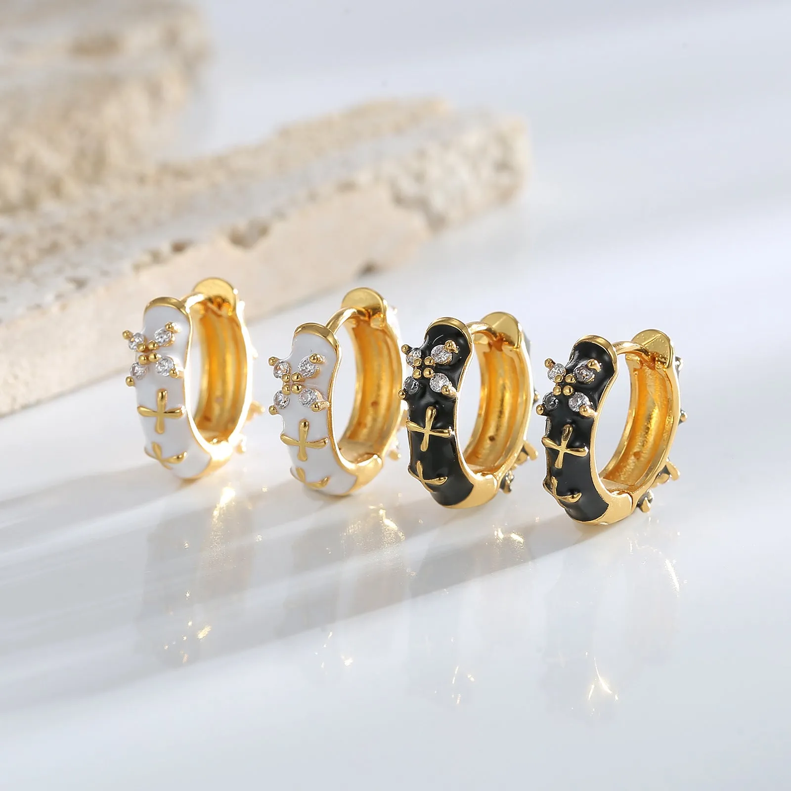 New Design Classic Zircon Flower Shape Black Enamel Gold Color Hoop Earrings For Party Women's Luxury Accessories Jewelry