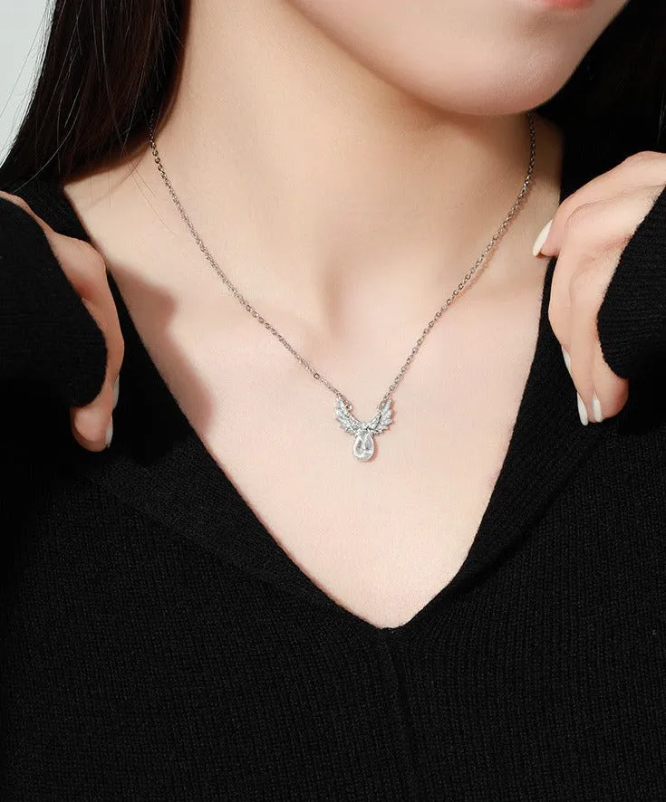 Pingyu's Wings Necklace is fashionable, individual, luxurious, high-end, and inlaid with zirconium angel wings clavicle chain for women