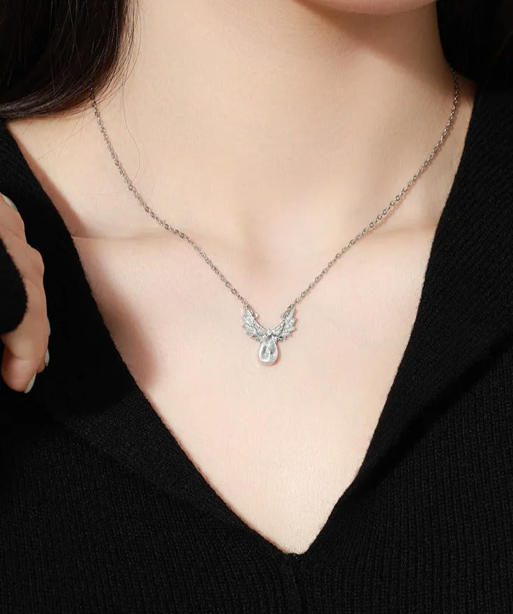 Pingyu's Wings Necklace is fashionable, individual, luxurious, high-end, and inlaid with zirconium angel wings clavicle chain for women