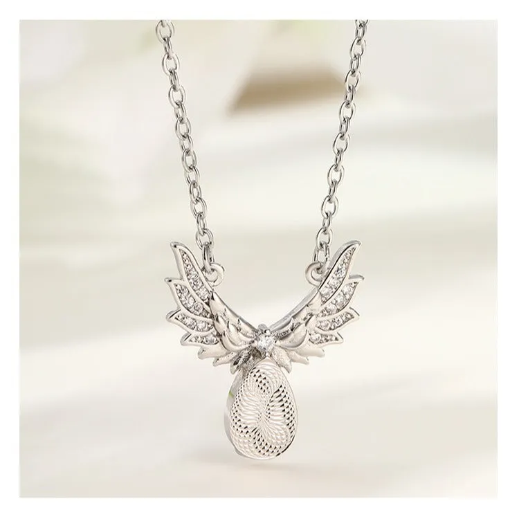 Pingyu's Wings Necklace is fashionable, individual, luxurious, high-end, and inlaid with zirconium angel wings clavicle chain for women