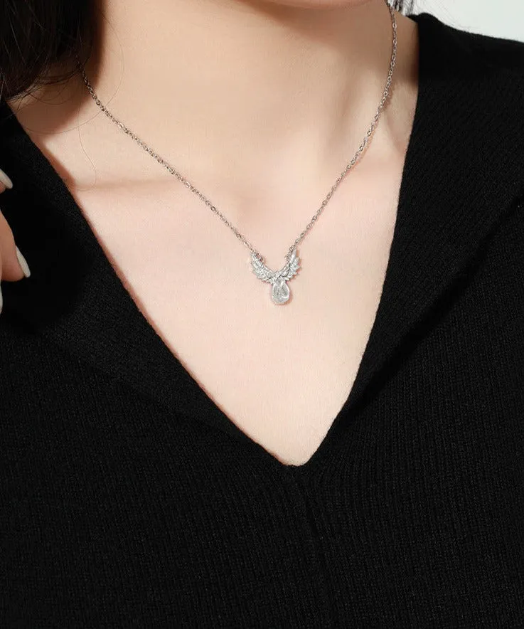 Pingyu's Wings Necklace is fashionable, individual, luxurious, high-end, and inlaid with zirconium angel wings clavicle chain for women