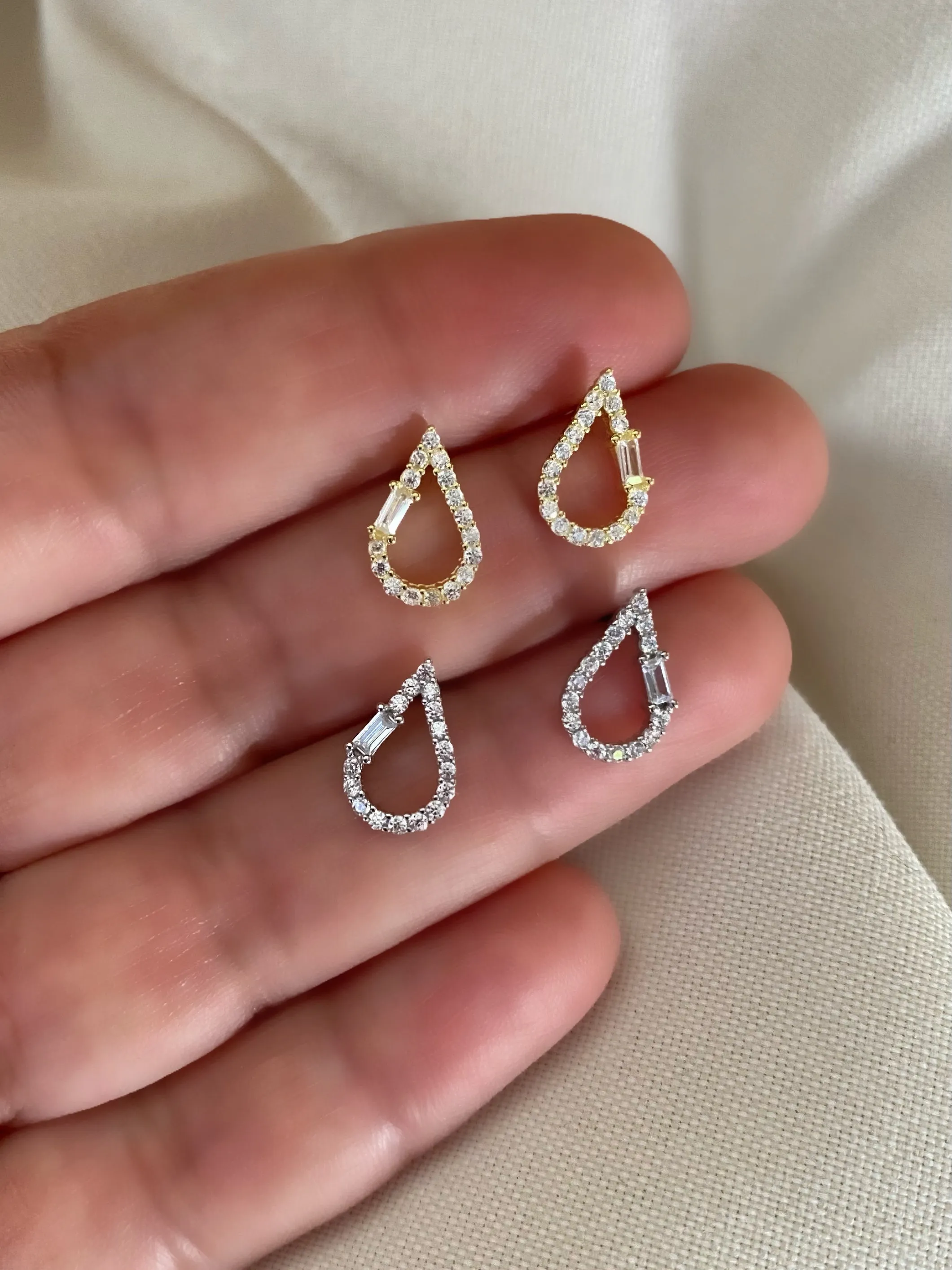 Waterdrop with clear zircon stones - Earrings