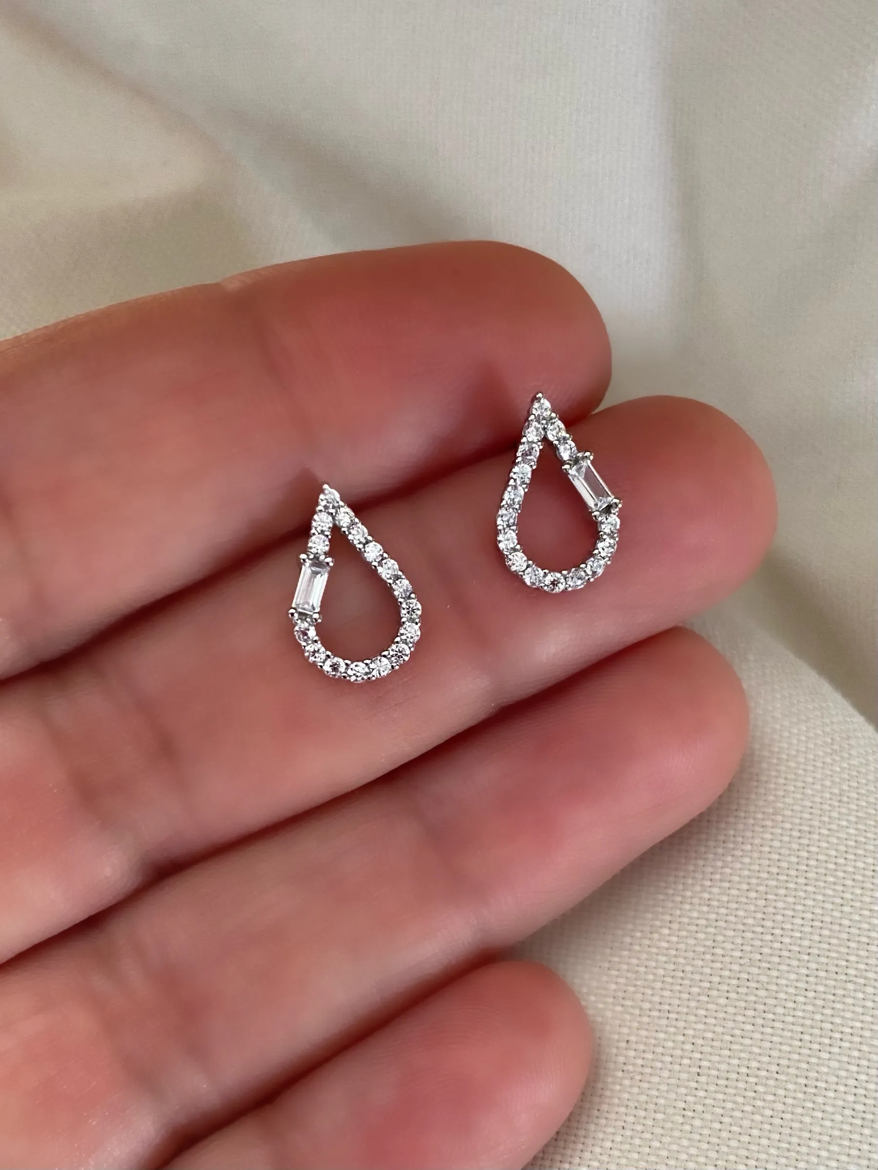 Waterdrop with clear zircon stones - Earrings